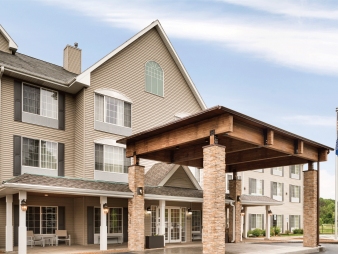COUNTRY INN & SUITES WEST BEND