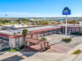 AUCTION - Red Roof/HomeTowne Studios San Antonio, TX