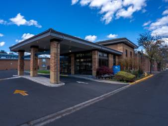 Cerulean Hotel & Waffle Hut & Eatery