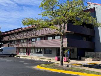 Super 8 by Wyndham Deerfield/Northbrook