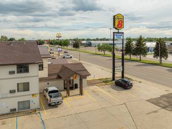 Super 8 by Wyndham Williston ND