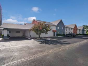 AUCTION - Ramada by Wyndham Effingham