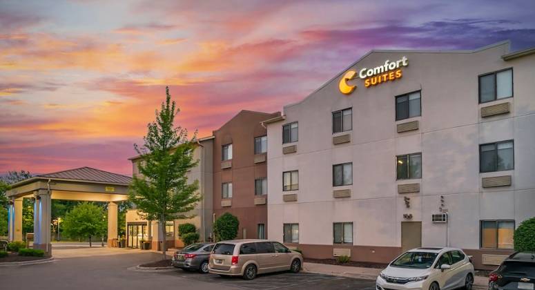 Marcus & Millichap Brokers Sale of 63-Room Comfort Suites in Auburn Hills, Mich.