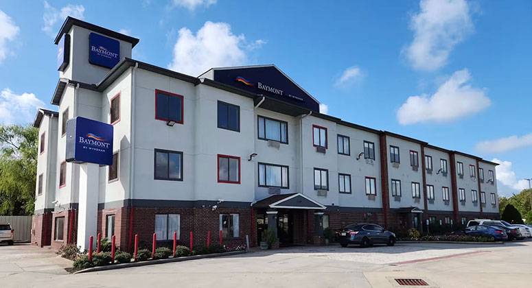 Marcus & Millichap Brokers Sale of 62-Room Hotel in Houston, TX