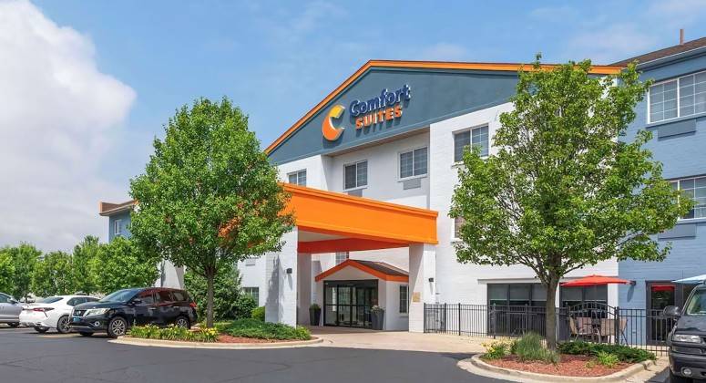 Marcus & Millichap Arranges Sale of 78-Room Comfort Suites in Elgin, Illinois Marcus & Millichap Arranges Sale of 78-Room Comfort Suites in Elgin, Illinois
