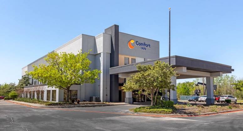 Marcus & Millichap Facilitates Sale of 69-Room Comfort Inn Hotel in Sherman, Texas