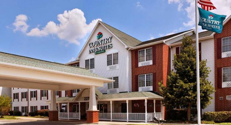 Marcus & Millichap Brokers $19.2 Million Sale of Three-Hotel Portfolio in Chicago’s Western Suburbs