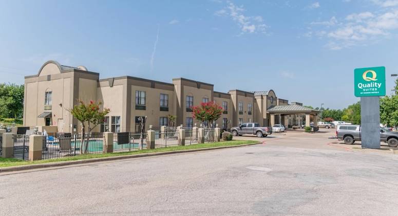 Marcus & Millichap Brokers Sale of 67-Room Quality Suites Hotel in Sherman Texas
