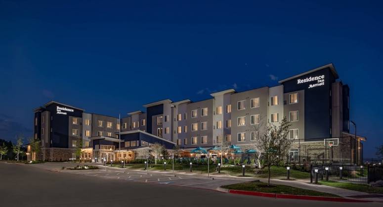 Marcus & Millichap Brokers Dallas Hospitality Asset Sale