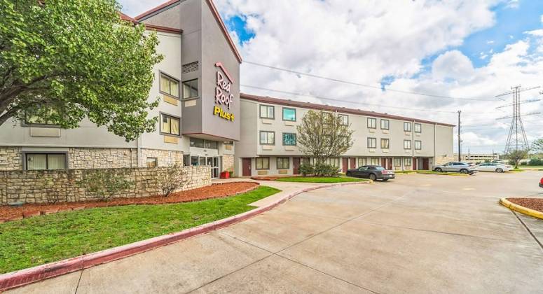 Marcus & Millichap Arranges Sale of 120-Room Red Roof PLUS+ Hotel in Houston